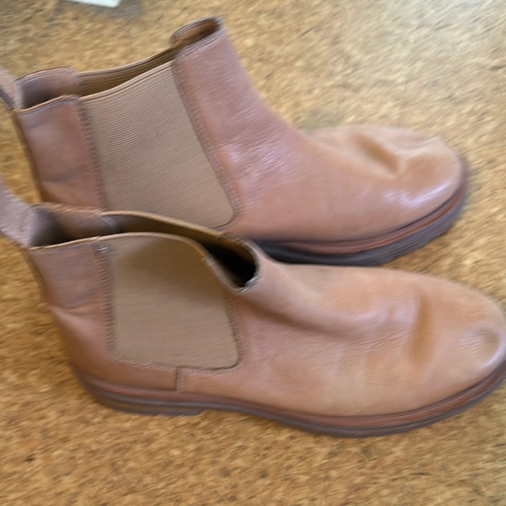 Stylish Tan Chelsea Boots